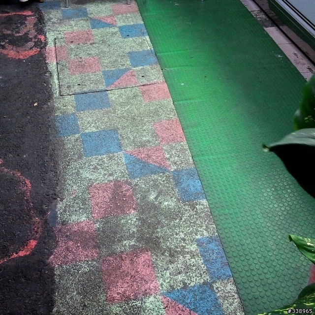 請益 飲料店外地板美化 地板材質選擇 麻煩各位了