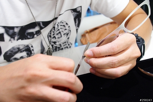 【西西分享】DIY小教室---自己動手做德國薄鋼ic! berlin眼鏡