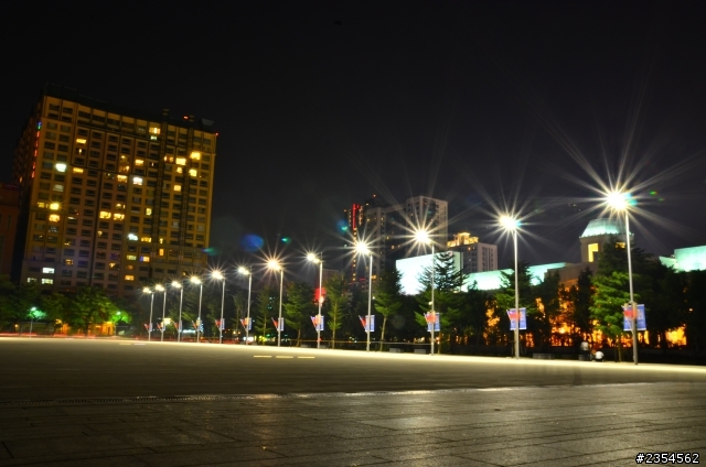 第一次夜拍 技術有點差，各路高手 敬請指教^^"