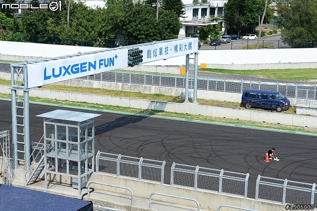 酷炫車技，精彩大鵬：Luxgen S5已開好幾箱了，只好搶大鵬灣車主活動第一名。