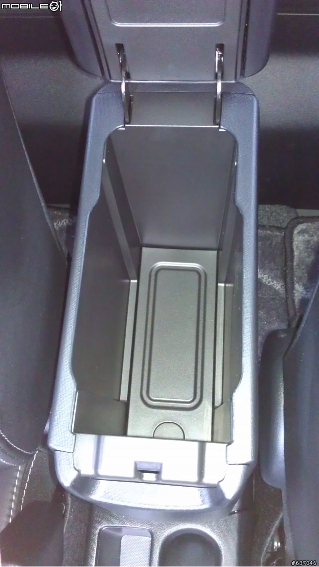 <開箱>好玩、好開、好安全又好省油的PRIUSC
