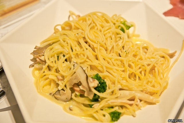 [食記]高雄空廚-主廚麵包午茶吃到飽-高雄十全店