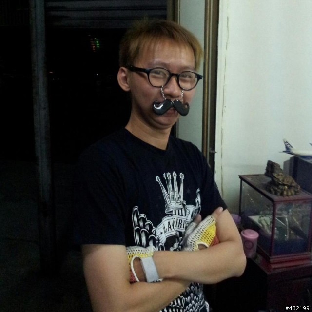 請各位大大幫幫忙修一下背景~因為背景太暗了~謝謝~