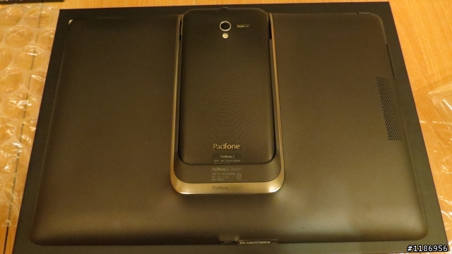 [開箱圖片]我終於收到Padfone2 64G了!!!