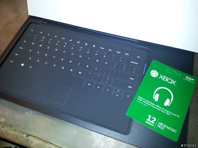 突如奇來的禮物SURFACE RT+KEYBOARD COVER