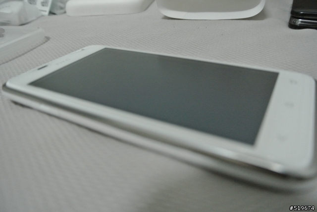 [分享] HTC J 亞太開箱  亮白