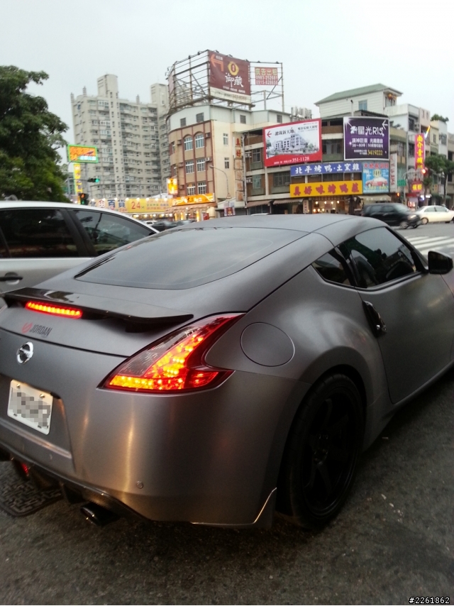 分享2012/10/6在高雄,路上看到的370Z.