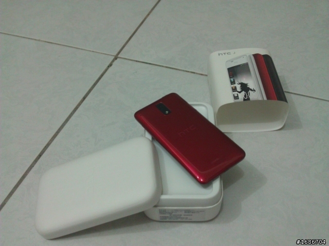 我的第一次開箱 獻給HTC J (好緊張)