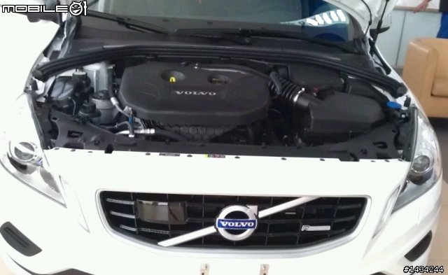 2013 VOLVO V60 T5 R-DESIGN 裸奔開箱(極地白)