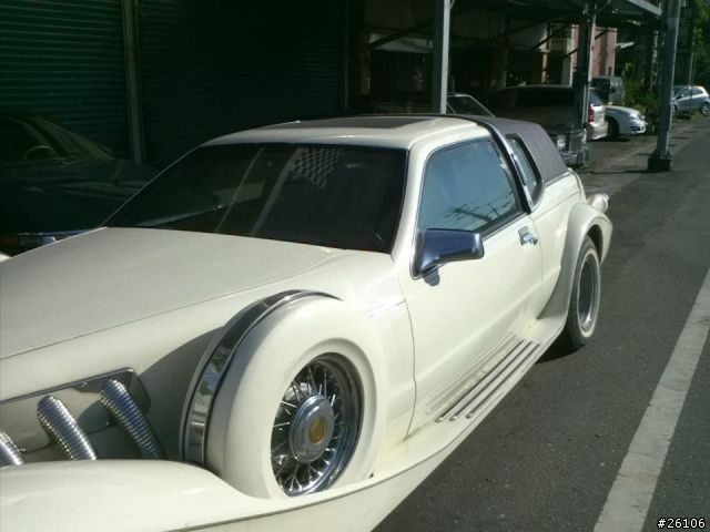 今天上班途中看到的古董BENZ!!Mercedes-Benz 540K??