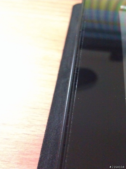 sony Xperia Tablet S 螢幕邊有隙縫