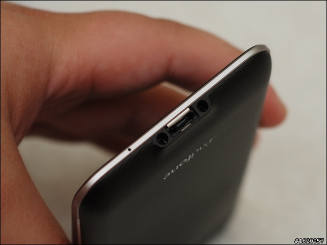 [分享] Padfone 2開箱+操作影片2枚…