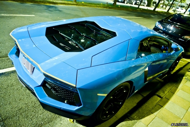 巧遇LP700-4 實車真的很帥!