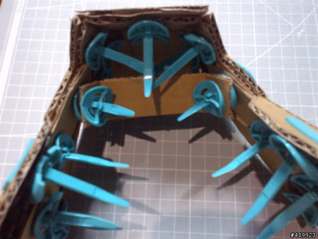 【我是聖誕老公公】可穿戴式鋼鐵人 Mark VI 頭盔製作過程分享 – 紙箱手創 DIY