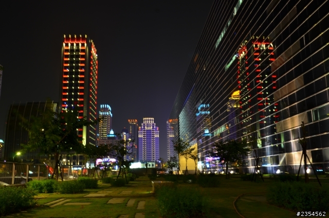 第一次夜拍 技術有點差，各路高手 敬請指教^^"
