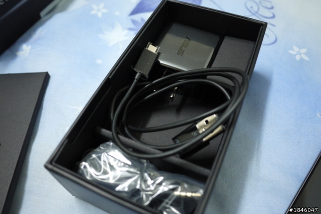 [開箱] 四核新旗艦  ASUS Padfone2