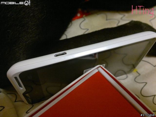 [開箱]Moto XT615白色