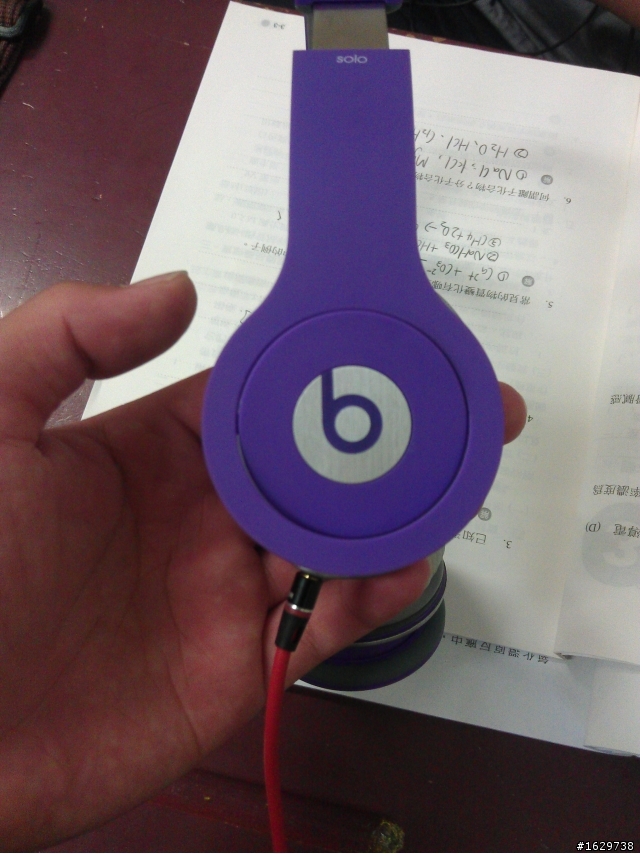 請大家幫我看看這Beats Solo耳機是真是假.....