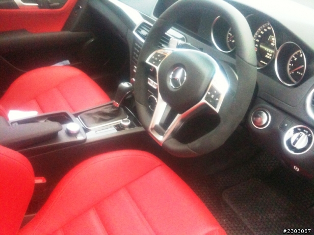不專業的開箱AMG C63 (第一次開箱)
