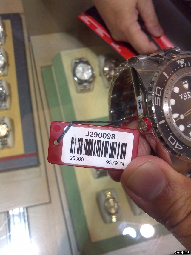 請問這款TUDOR J290098潛水錶有人買嗎? 推薦嗎？