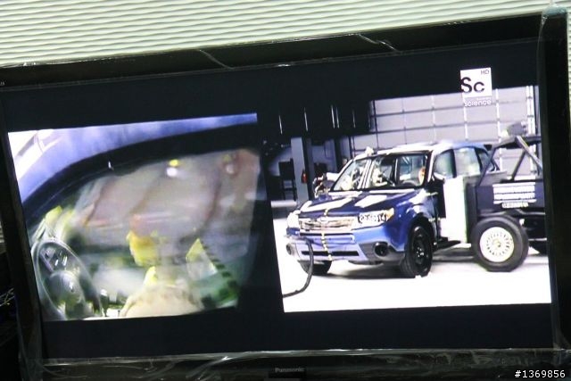 剛在Discovery Science 頻道看到Forester碰撞測試