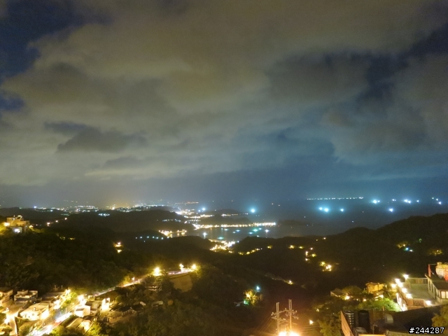 請大大們幫我合成全景圖好嗎