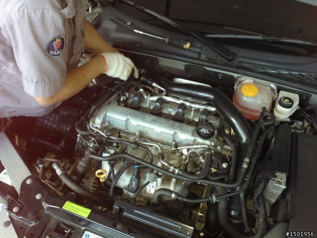 SAAB 9-3 Griffin 開箱 之引擎上蓋