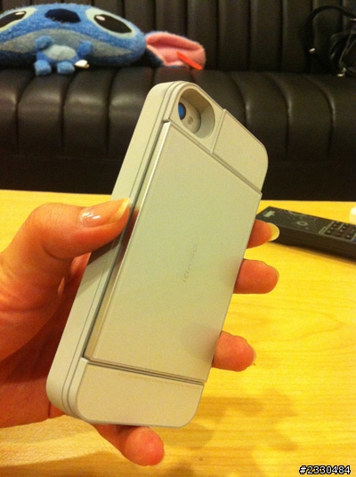 ((分享)) 讓iphone也變黑莓機~新奇的過期玩具>>inature 藍牙鍵盤保護殼