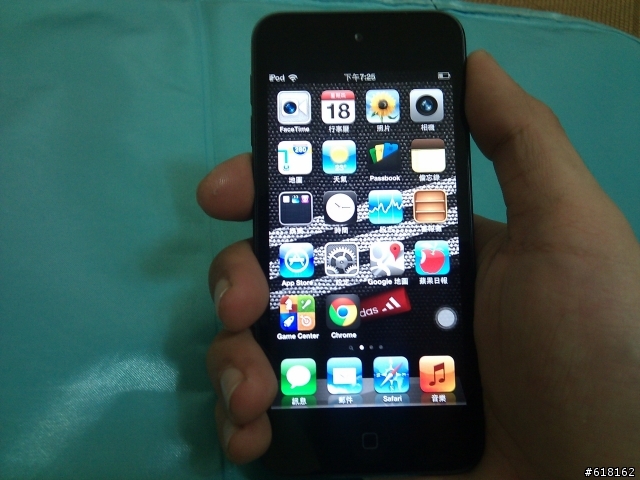 來分享個 IPod Touch 5 碳黑色照