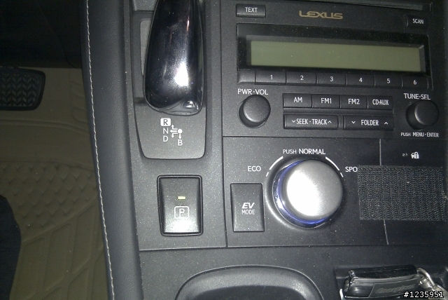 Ct200h P檔按鍵 和 EV mode 鍵距離過近問題