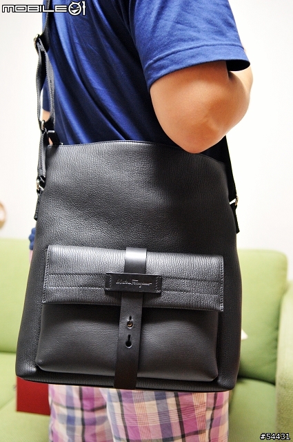 [開箱]Salvatore Ferragamo 肩背男包