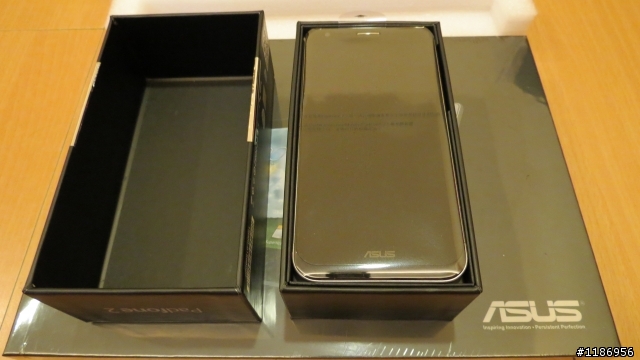 [開箱圖片]我終於收到Padfone2 64G了!!!