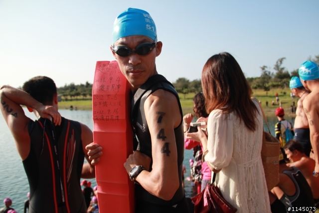 尋回遺忘一年證書之20121014台東活水湖鐵人三項！