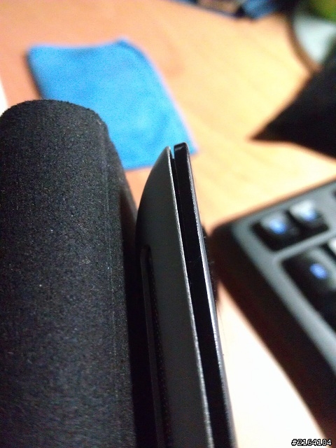 sony Xperia Tablet S 螢幕邊有隙縫