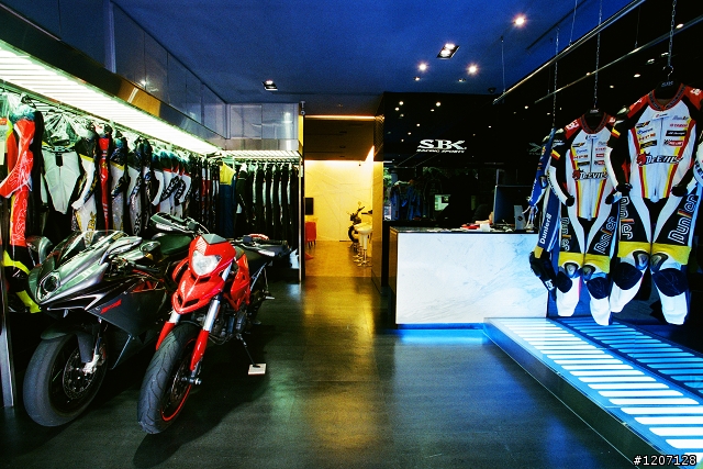 帶底片機去賽車場 -- 非常滿意！(圖多，別用手機看)