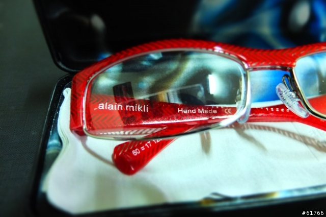 [開箱]紅通通的alain mikli開箱了!