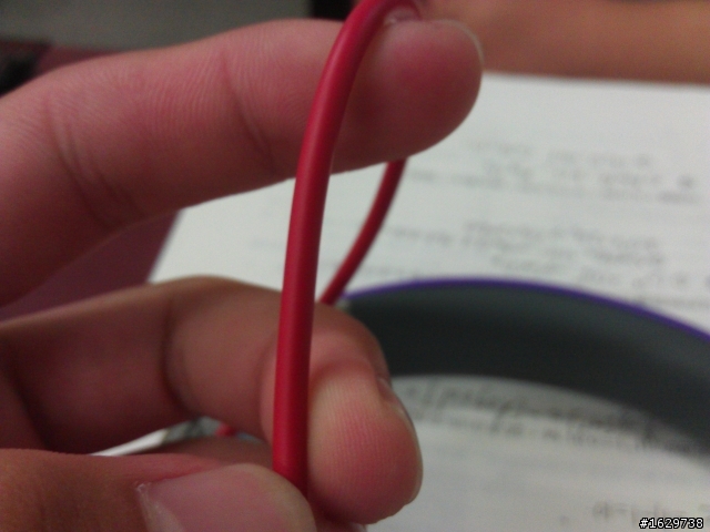 請大家幫我看看這Beats Solo耳機是真是假.....