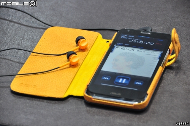 ２０１２－１０－２７更新！！！異種皮套移植！！ PadFone2衣服長期分享