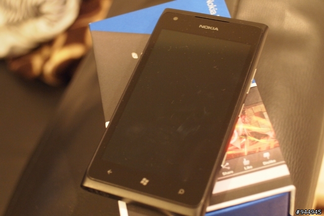 Lumia 900 蝙蝠俠 version 開箱。