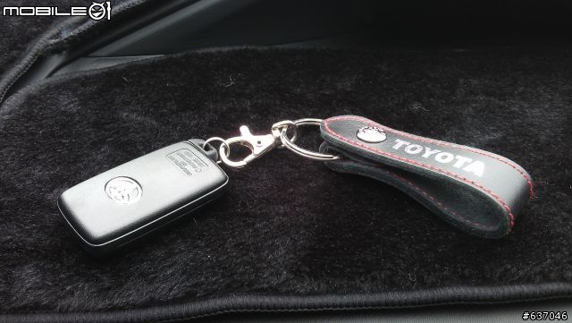 <開箱>好玩、好開、好安全又好省油的PRIUSC