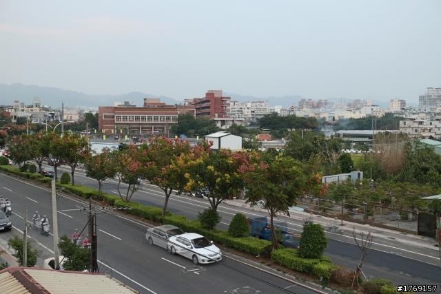 EOSM  VS NEX5N  (身材大比拼) 另附上不專業實拍照