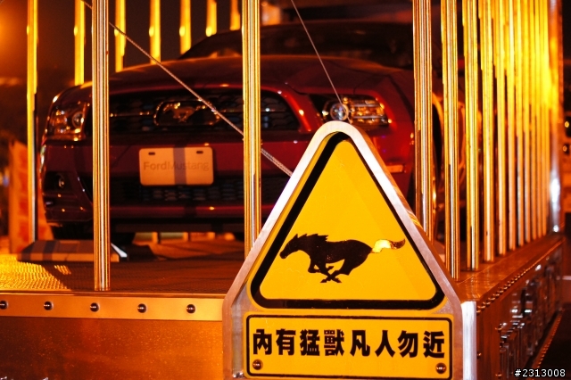 被我抓到了.你再跑啊~!
