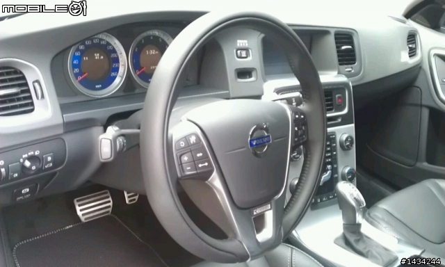 2013 VOLVO V60 T5 R-DESIGN 裸奔開箱(極地白)