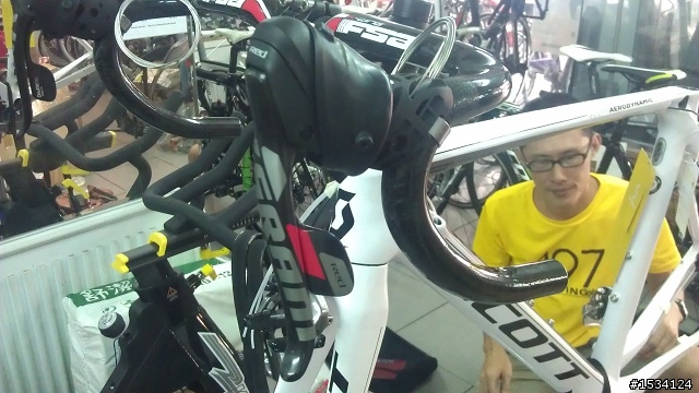 應該是全台首發的2013年  SCOTT FOIL 10