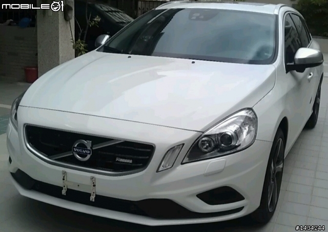 2013 VOLVO V60 T5 R-DESIGN 裸奔開箱(極地白)