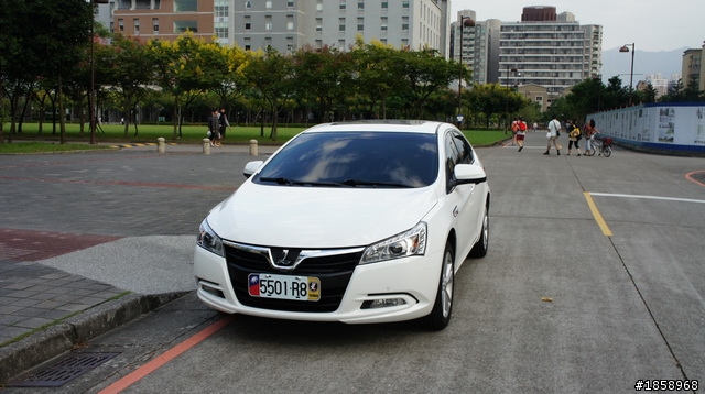 [開箱] 未來.全面解析LUXGEN 5 Sedan開箱報告1