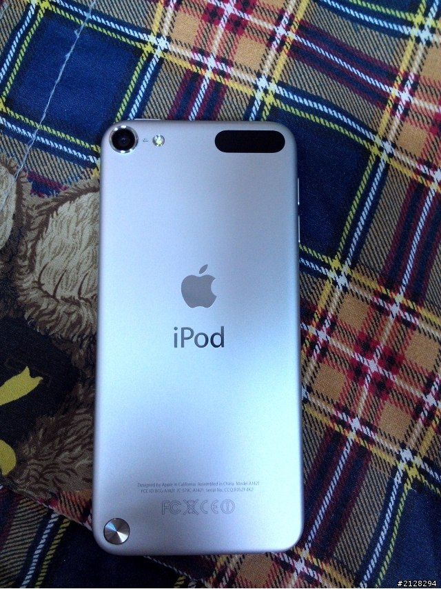 64g 新玩具 ipod touch 5 (銀白) 12790超划算