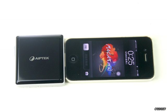 輕巧全能的 iDevices 微投影 i50D