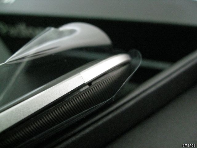 請問各位前輩_我的PADFONE2側邊這樣正常嗎?