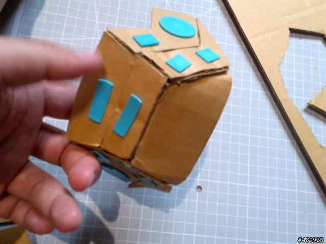 【我是聖誕老公公】可穿戴式鋼鐵人 Mark VI 頭盔製作過程分享 – 紙箱手創 DIY